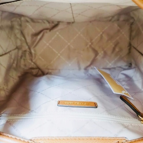 Gaby’sBags🍀Michael Kors Backpack - Picture 4 of 4